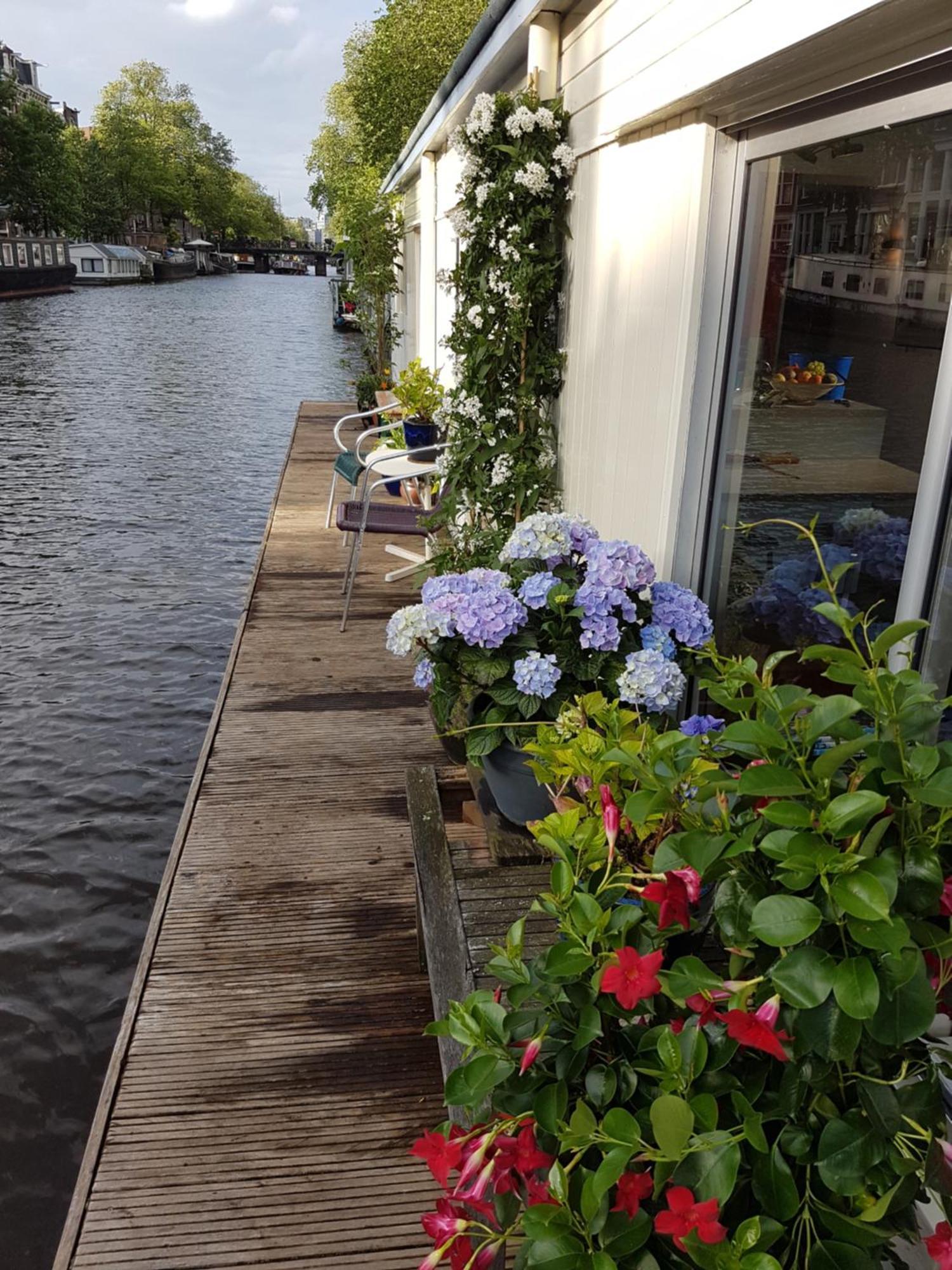 Pantheos Top Houseboat Амстердам Екстериор снимка